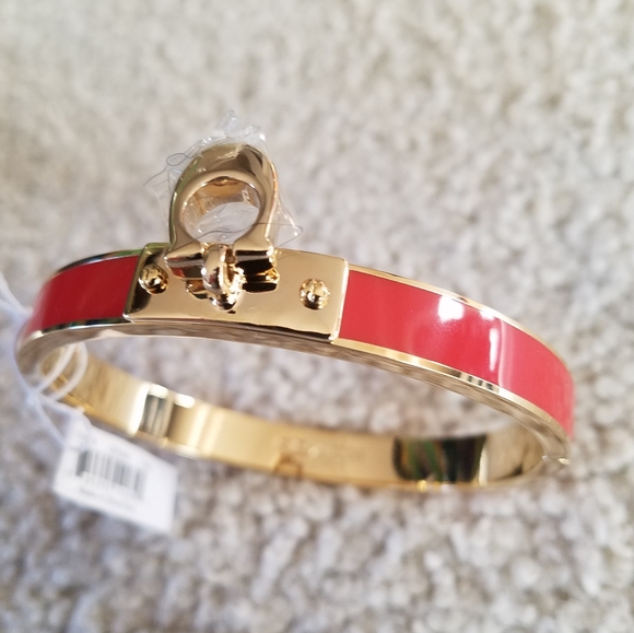 Coach Bangle Bracelet Signature C Carmine Enamel Gold Plated Hinged Oval NWT - Picture 5 of 12